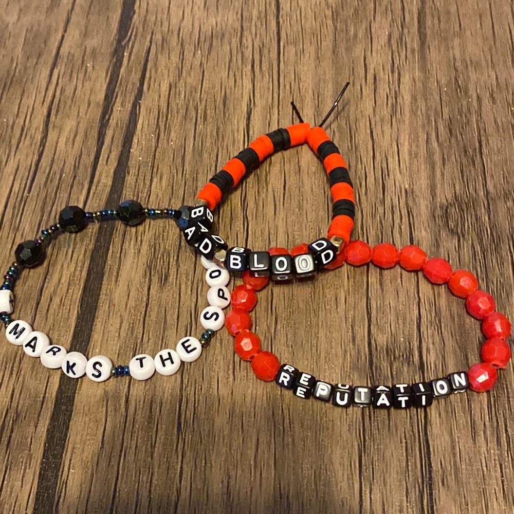 Reputation Taylor Swift friendships bracelets